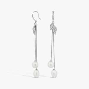 زوج حلق فضة سلسالين بنزلة من اللؤلؤ (موديل الطبيعة)