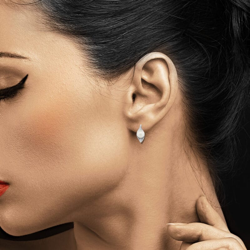 ⁦لؤلؤ دائري بموديل الطبيعة ، زوج حلق فضة⁩ - الصورة ⁦3⁩