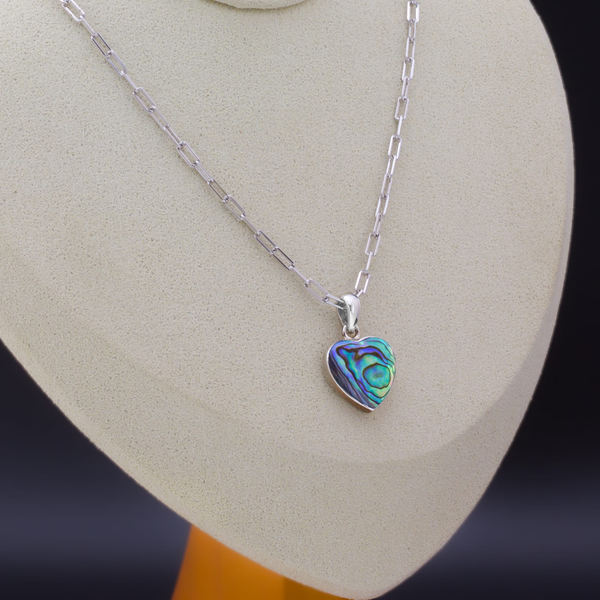صدف على شكل قلب ، تعليقة وسلسال فضة - الصورة 2