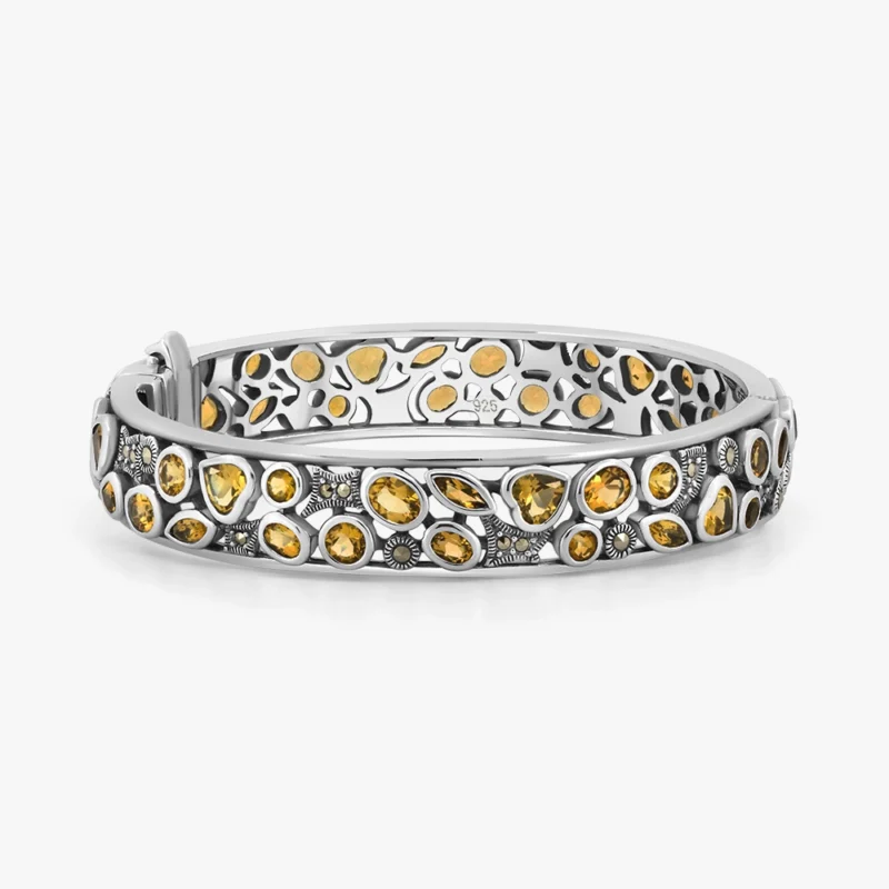 أسوارة فضة نسائية عيار 925 مزخرفة ومرصّعة بأحجار بايرايت وستّرين بدرجات صفراء لامعة مع قفل صندوقي