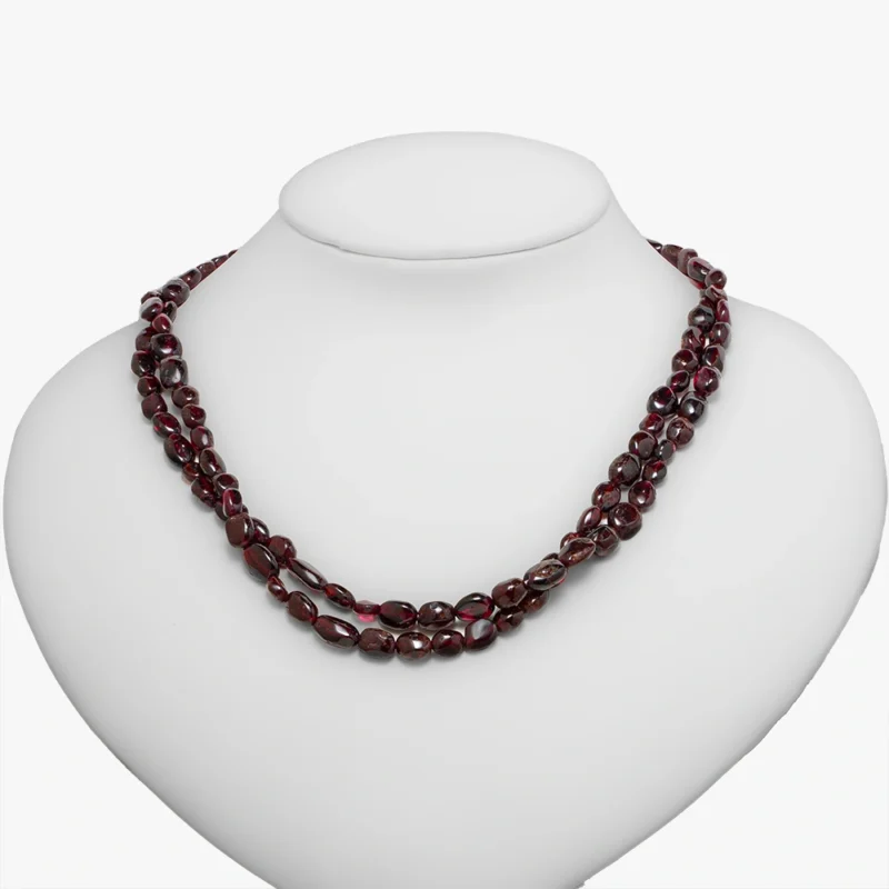 عقد من أحجار الجارنت الأحمر (دورين)
