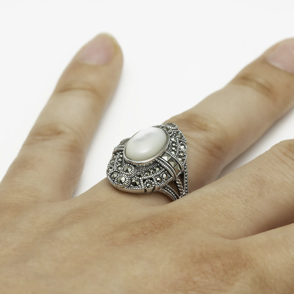 خاتم فضة الماركازيت مزخرف بحجر الصدف الأبيض - الصورة 2