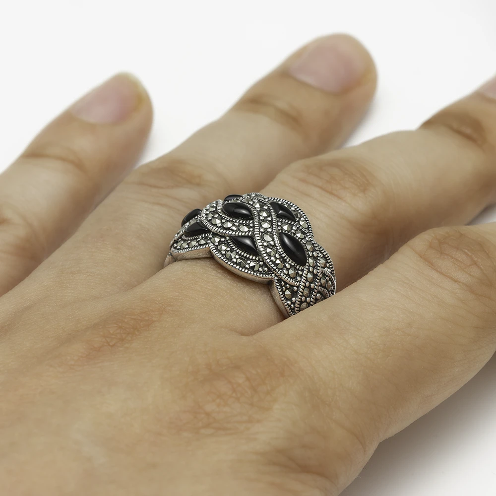 خاتم فضة الماركازيت بتصميم مموج بحجر الأونكس - الصورة 2