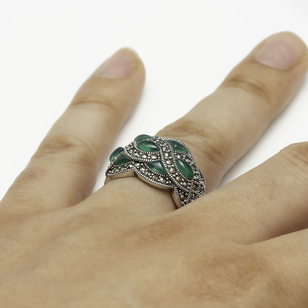خاتم فضة الماركازيت بتصميم مموج بحجر الكالسيدون الأخضر - الصورة 2